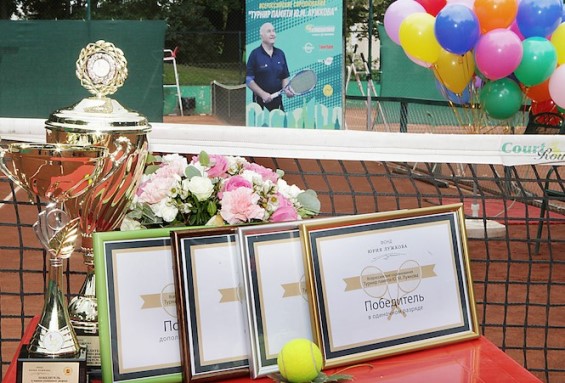 Всероссийский теннисный турнир среди юношей и девушек прошел в Москве в память о Ю. М. Лужкове