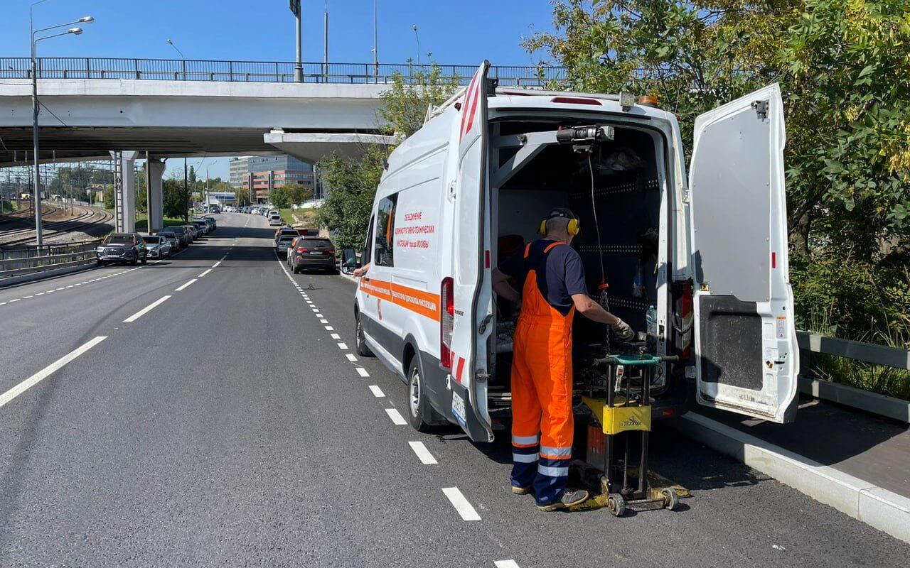 Специалисты ОАТИ проводят проверки качества дорожного полотна на московских дорогах